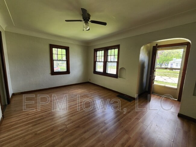 661 Dawson St in Waterloo, IA - Building Photo - Building Photo