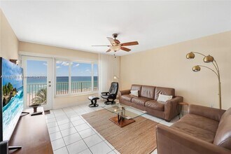300 Oregon St, Unit 407 in Hollywood, FL - Building Photo - Building Photo