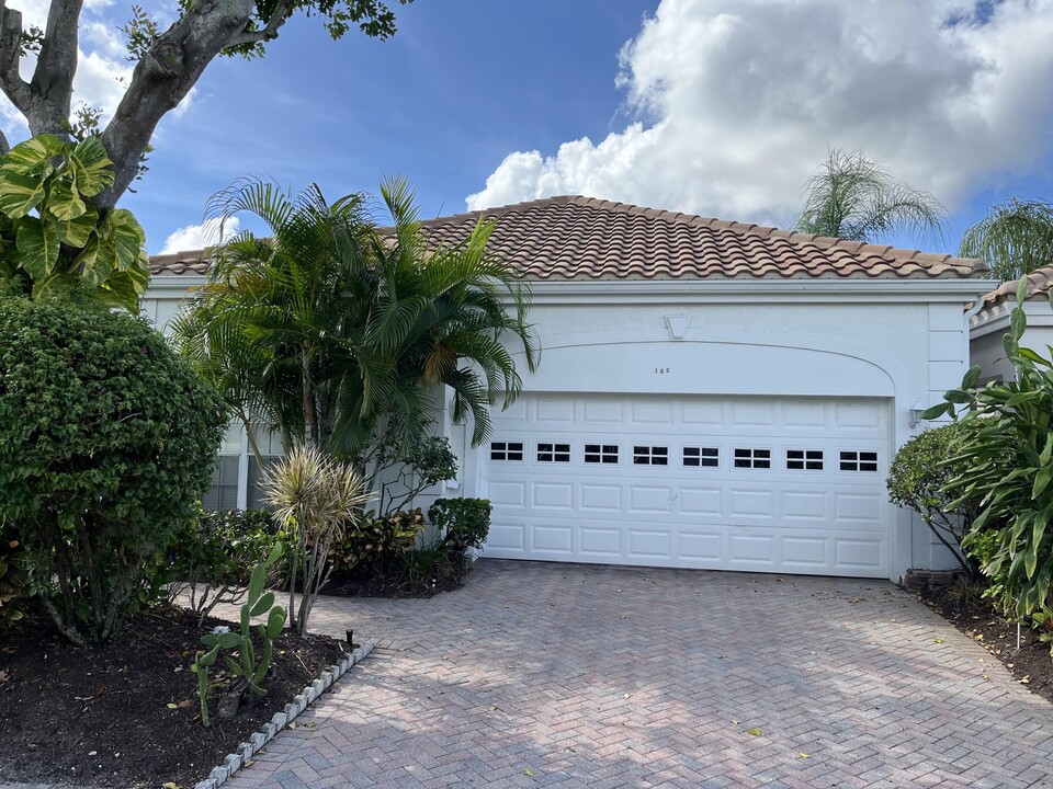 152 Coral Cay Dr in Palm Beach Gardens, FL - Building Photo