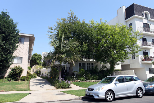 11833 Goshen Ave in Los Angeles, CA - Foto de edificio - Building Photo