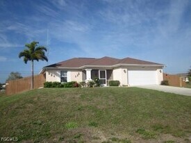 1034 NE 13th Pl in Cape Coral, FL - Building Photo