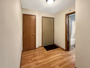 1524 W Sand Bar Ct in Round Lake Beach, IL - Building Photo - Building Photo