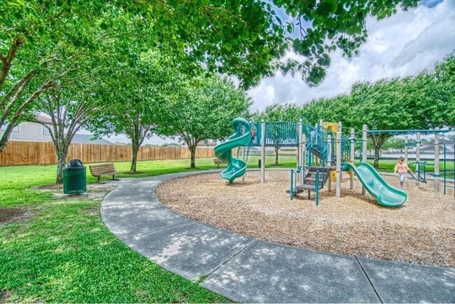 1907 Wooded Acres Dr in Humble, TX - Building Photo - Building Photo