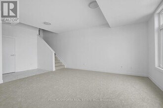 1027 Silhouette Private in Ottawa, ON - Building Photo - Building Photo