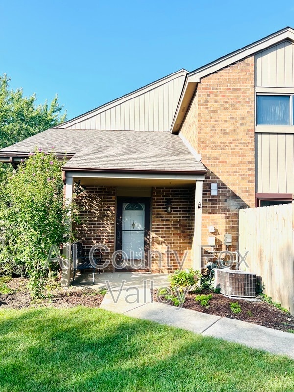 134 Potawatomi Trail in Lake Zurich, IL - Building Photo - Building Photo
