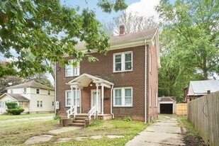 2201 East Ave in Akron, OH - Building Photo
