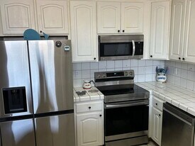 12216 Kingfisher Ave in Bakersfield, CA - Building Photo