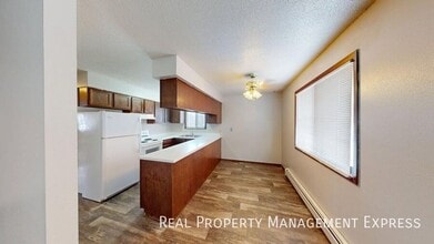 2 Bed 1 Bath Apartment in Sioux Falls, SD - Building Photo - Building Photo