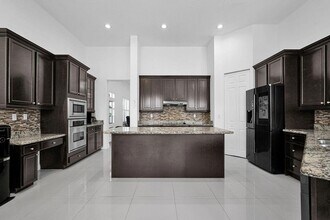 2952 NW 84th Ter in Pembroke Pines, FL - Building Photo - Building Photo