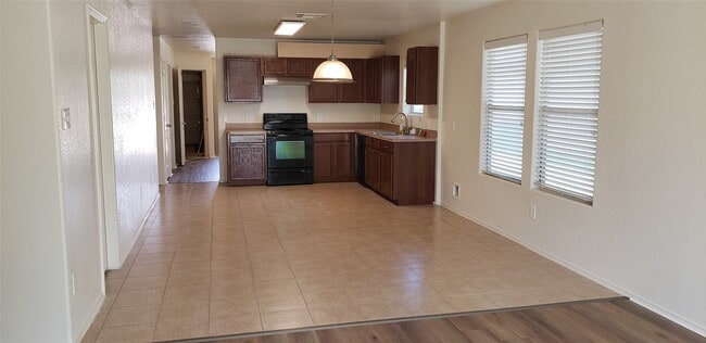 1119 Desert Oasis Ln