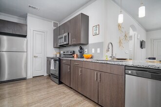 Echelon in San Antonio, TX - Building Photo - Building Photo