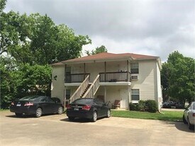 1205 Oakland Ave in Fayetteville, AR - Building Photo