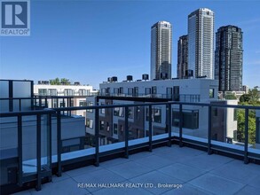 1010-1010 Portage Pkwy in Vaughan, ON - Building Photo - Building Photo