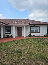 7565 N Augusta Dr in Hialeah, FL - Building Photo - Building Photo