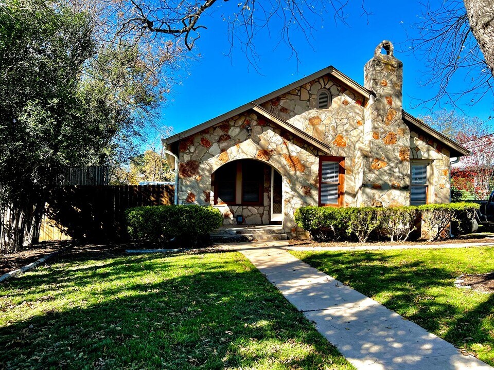 600 Tivy St in Kerrville, TX - Building Photo