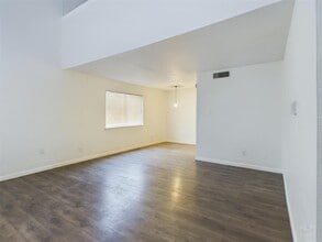 2124 Burton Dr in Austin, TX - Building Photo - Building Photo