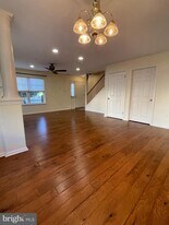 208 Strawberry Ct in Warminster, PA - Building Photo