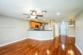 5902 Royal Way in Tamarac, FL - Building Photo - Building Photo