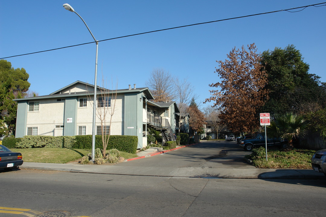 480 Manzanita Ave in Chico, CA - Foto de edificio