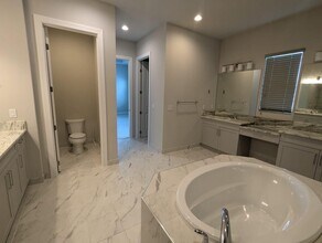 9292 Crestview Cir in Palm Beach Gardens, FL - Foto de edificio - Building Photo