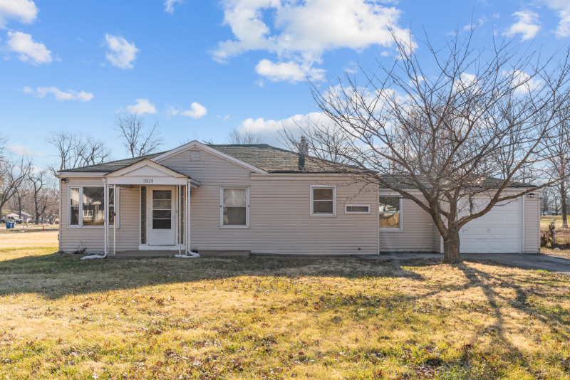11820 Larimore Rd in St. Louis, MO - Building Photo