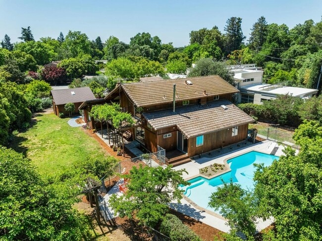 property at 43236 E Oakside Pl