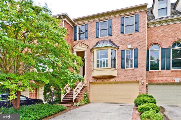 1540 Hampton Hill Cir in McLean, VA - Building Photo