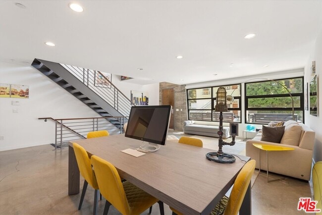 1410 Innes Pl in Los Angeles, CA - Building Photo - Building Photo