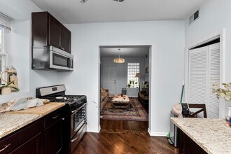 2348 W Moffat St, Unit 2R in Chicago, IL - Building Photo - Building Photo