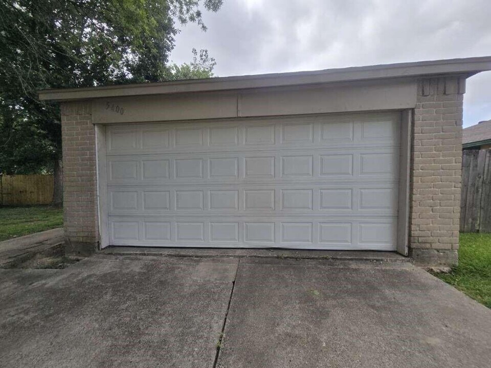 5400 Linda Ln in Baytown, TX - Building Photo