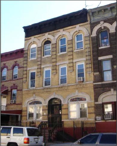 264 Cornelia St in Brooklyn, NY - Building Photo