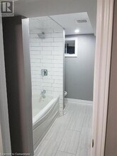 24 Avalon Pl in Hamilton, ON - Building Photo - Building Photo