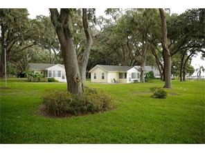 Shady Oak Resort in Fruitland Park, FL - Building Photo