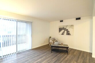 800 Brook Dr in Streamwood, IL - Building Photo - Building Photo