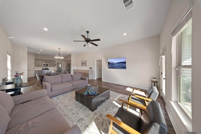 1343 Rustic Pine Dr in Baton Rouge, LA - Building Photo - Building Photo