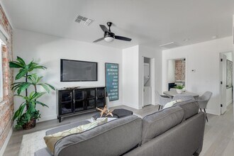 2512 E Thomas Rd in Phoenix, AZ - Building Photo - Building Photo