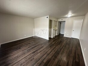 6017 Barton Ave in Shawnee, KS - Building Photo - Building Photo