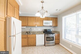 14081 Fallbrook Ln in Woodbridge, VA - Building Photo - Building Photo