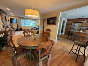 37 Stoneham Dr in West Hartford, CT - Building Photo - Building Photo