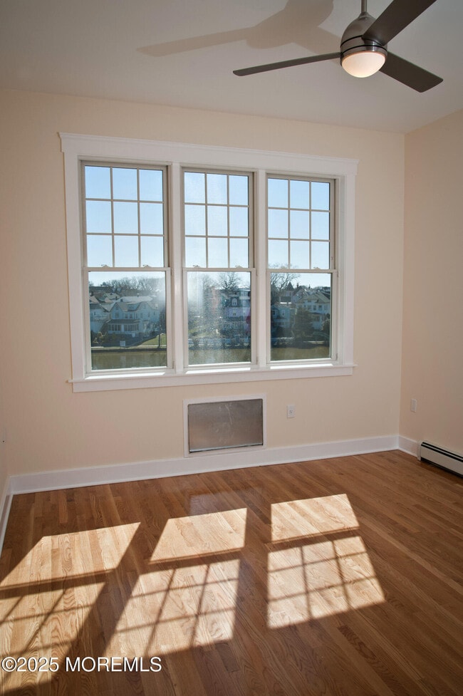 550 Cookman Ave in Asbury Park, NJ - Foto de edificio - Building Photo