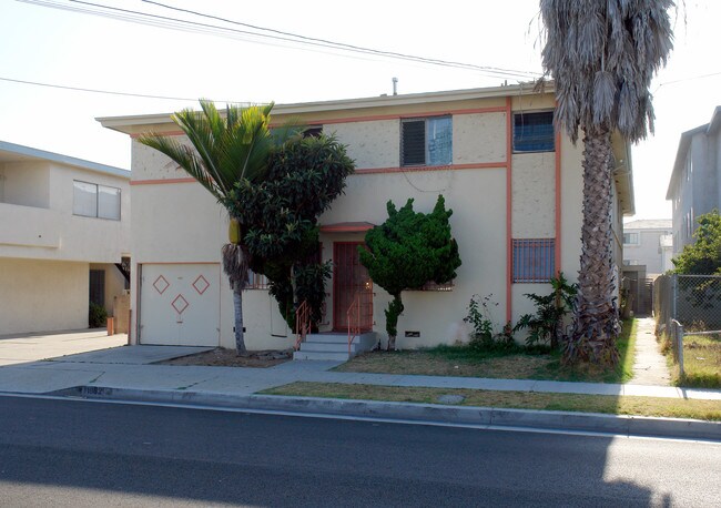 11982 Grevillea Ave in Hawthorne, CA - Foto de edificio - Building Photo