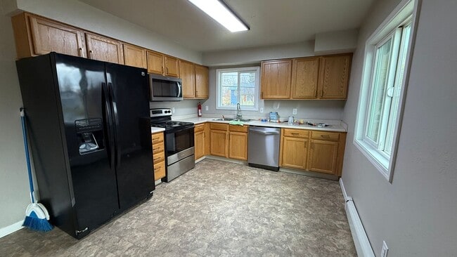1103 Karluk St in Anchorage, AK - Building Photo - Building Photo