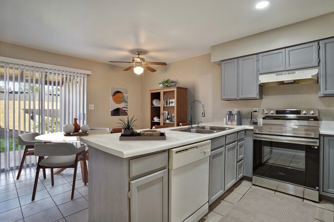 Evergreen on McKellips Apartments in Mesa, AZ - Foto de edificio - Building Photo