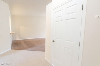 1320 Charleston Square Dr in Naples, FL - Building Photo - Building Photo