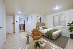 25 Burns St in Queens, NY - Building Photo