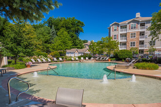 Villas at Old Concord in Billerica, MA - Foto de edificio - Building Photo