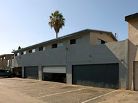 324 Leatrice Ln in Anaheim, CA - Foto de edificio - Building Photo