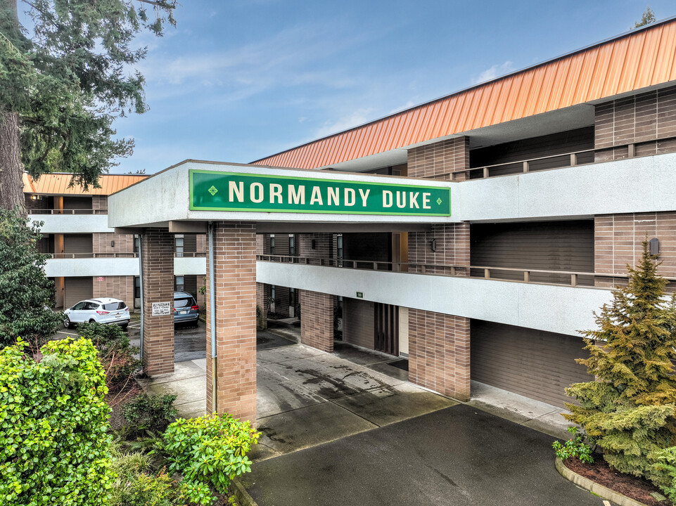 Normandy Duke Apartments in Normandy Park, WA - Foto de edificio