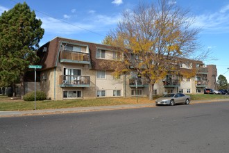 Whispering Pines Condominiums in Aurora, CO - Building Photo - Building Photo