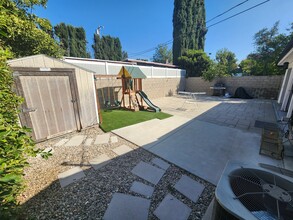 17611 Los Alimos St in Granada Hills, CA - Building Photo - Building Photo